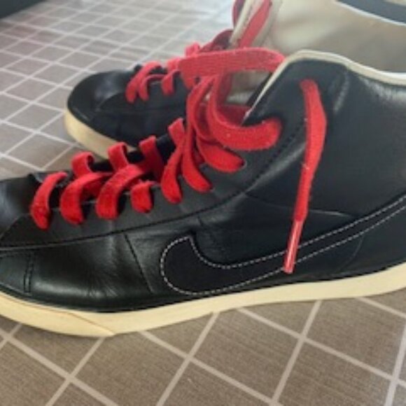 Nike Sweet Classic High Top Basketball Athletic Sneaker Black White Size 10.5 US - Picture 4 of 5
